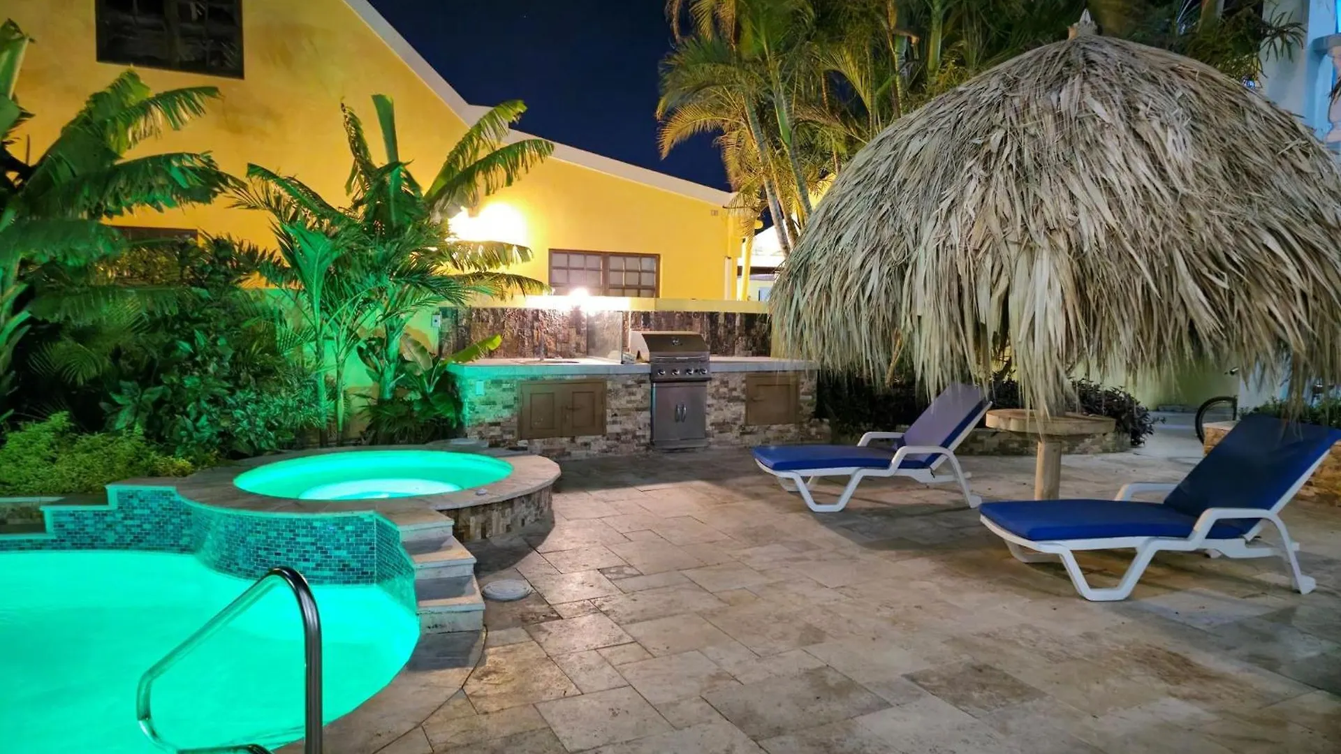 Best Quality 1 Bedroom Apartment 3 Km From Eagle Beach Noord