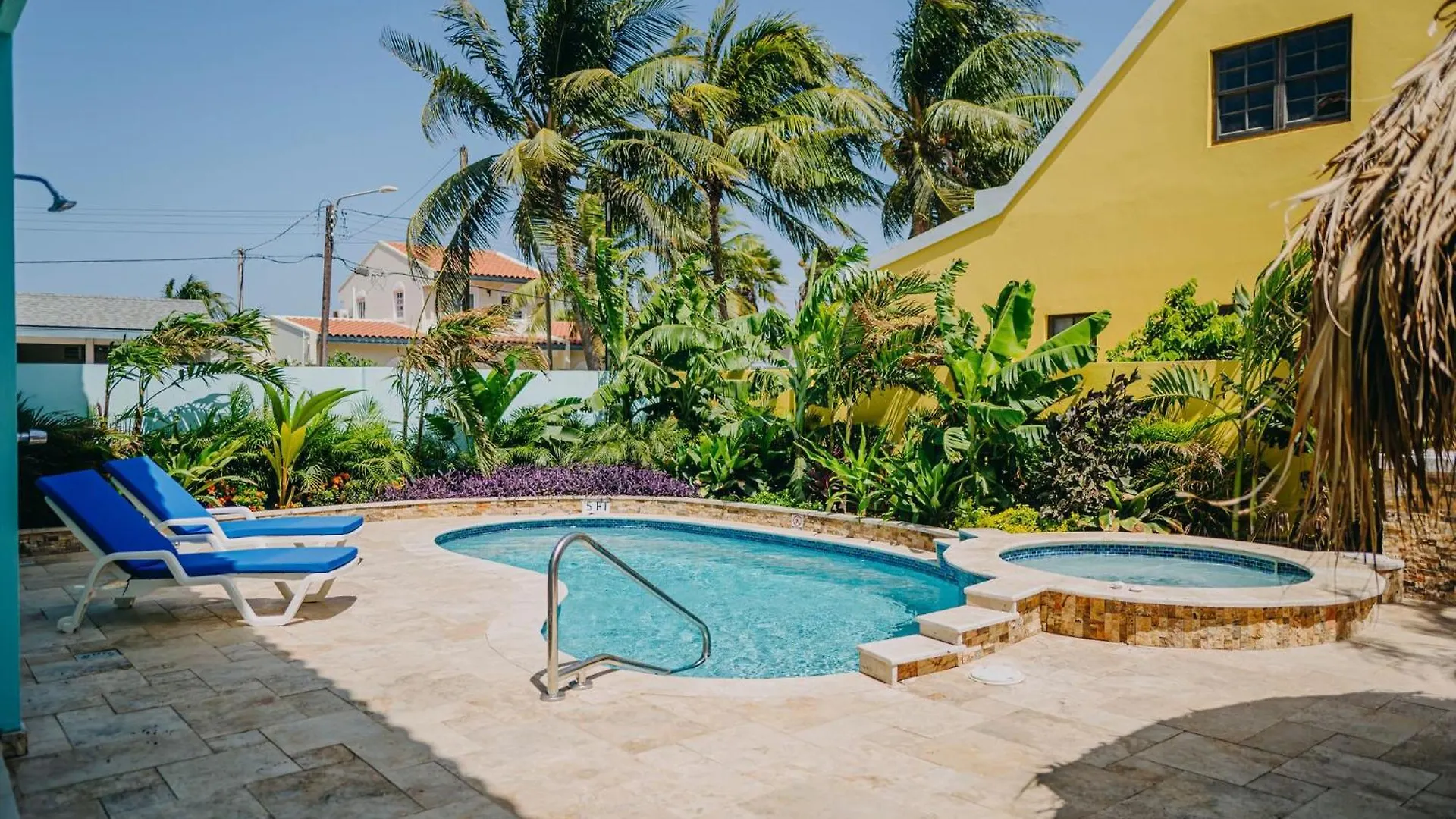 Best Quality 1 Bedroom Apartment 3 Km From Eagle Beach Noord